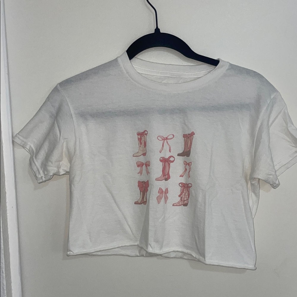 Coastal Cowgirl Boots and Ribbons cutoff white tee | M